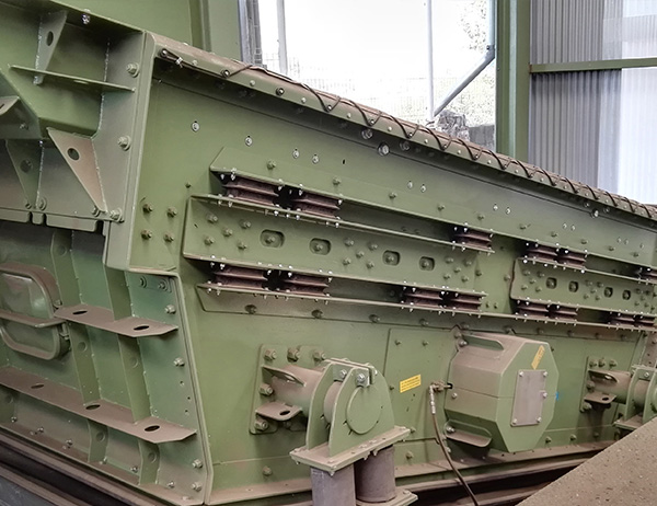 迭巖石粉碎顆?？ňW(wǎng)堵網(wǎng)現(xiàn)象解決顆粒沸騰振動篩