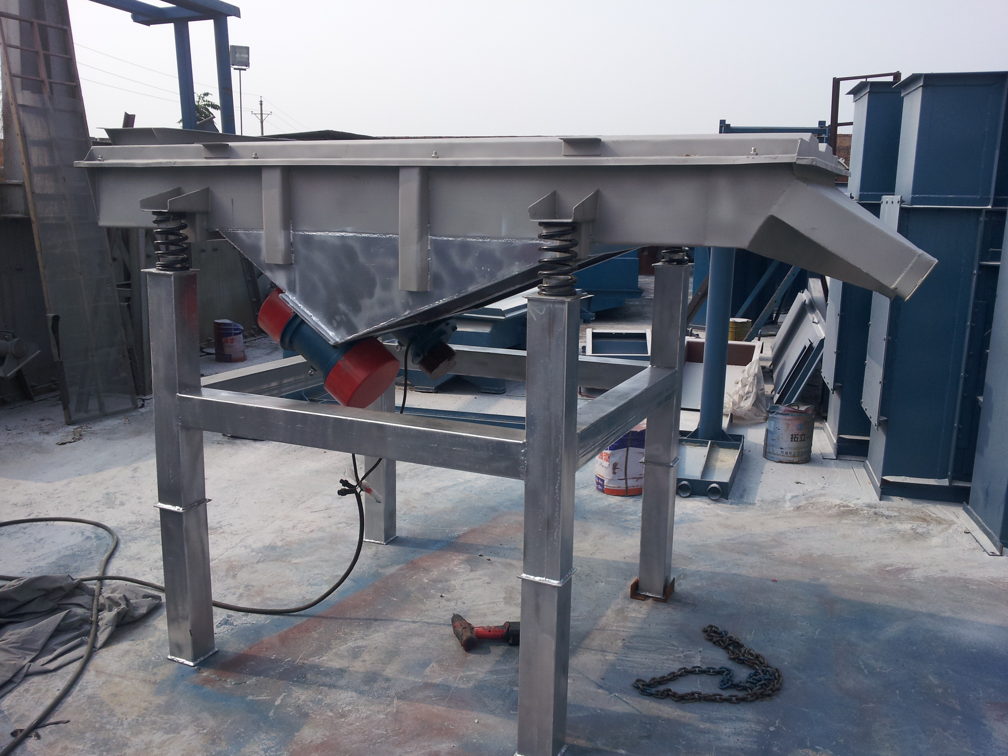 蟲膠篩分使用方形直線振動篩可以嗎？