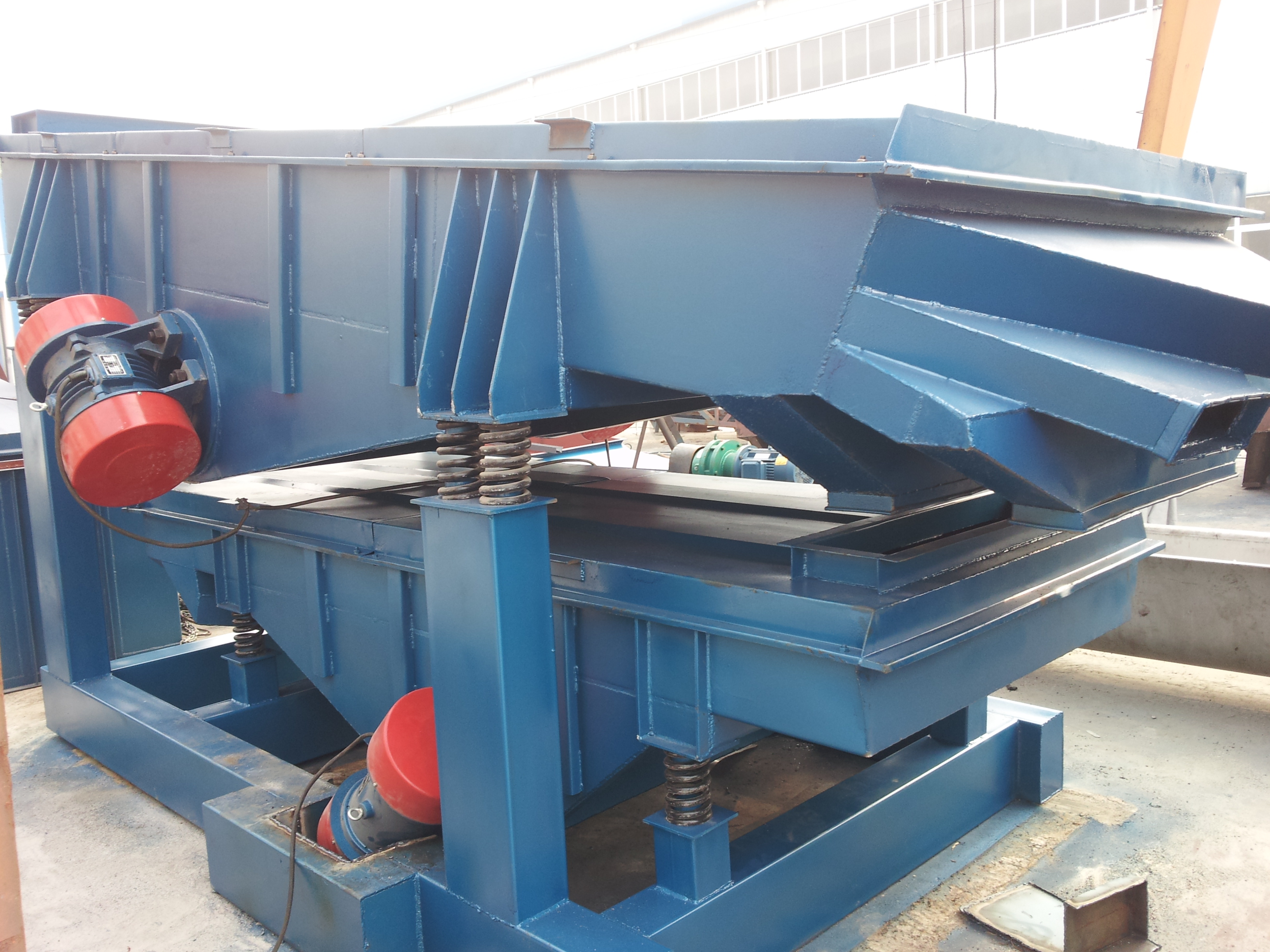 1530型直線振動(dòng)篩分級(jí)石塊、壓裂砂可以嗎？