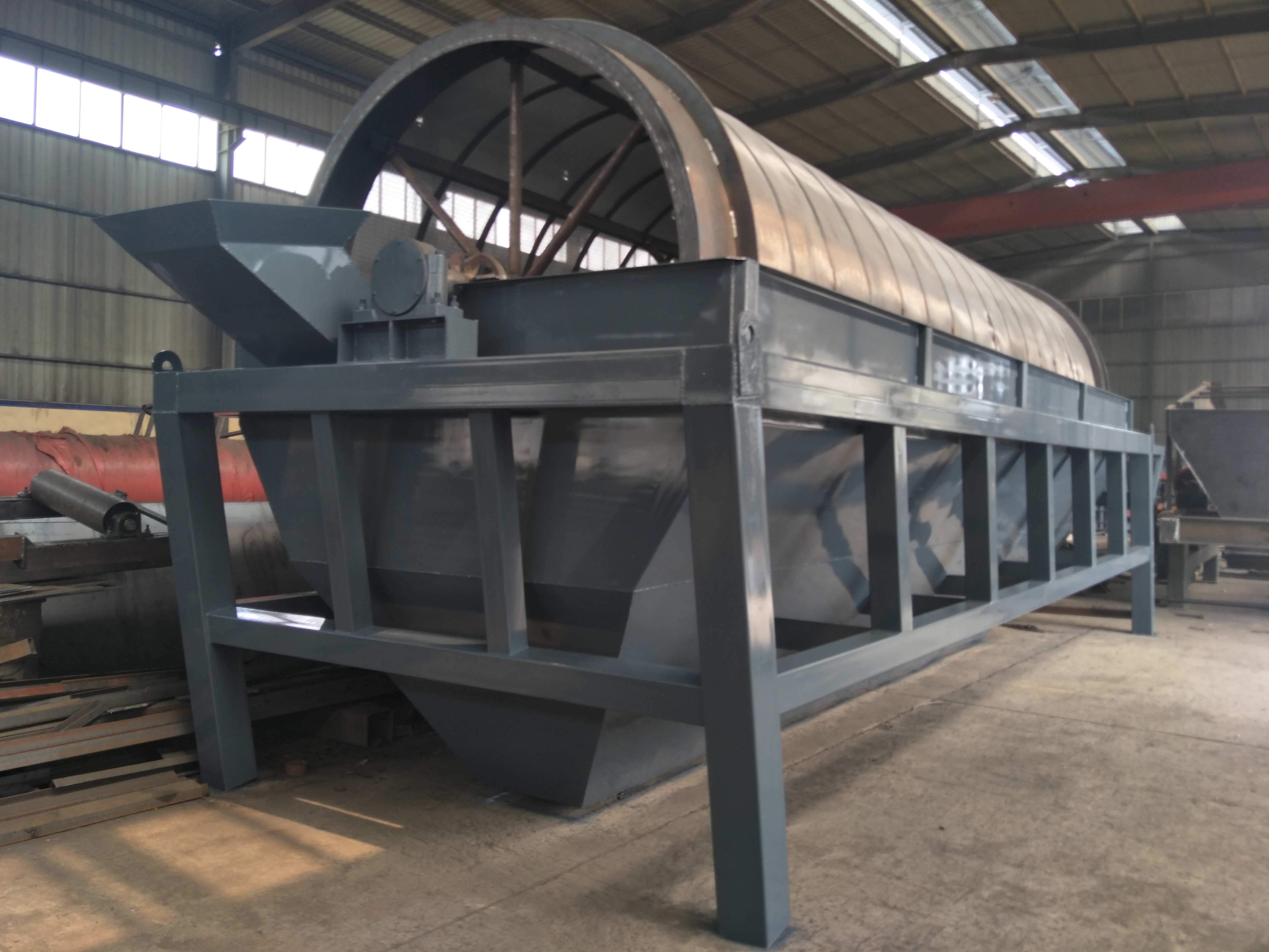 建筑垃圾、混凝土廢料專(zhuān)用滾筒篩分機(jī)介紹