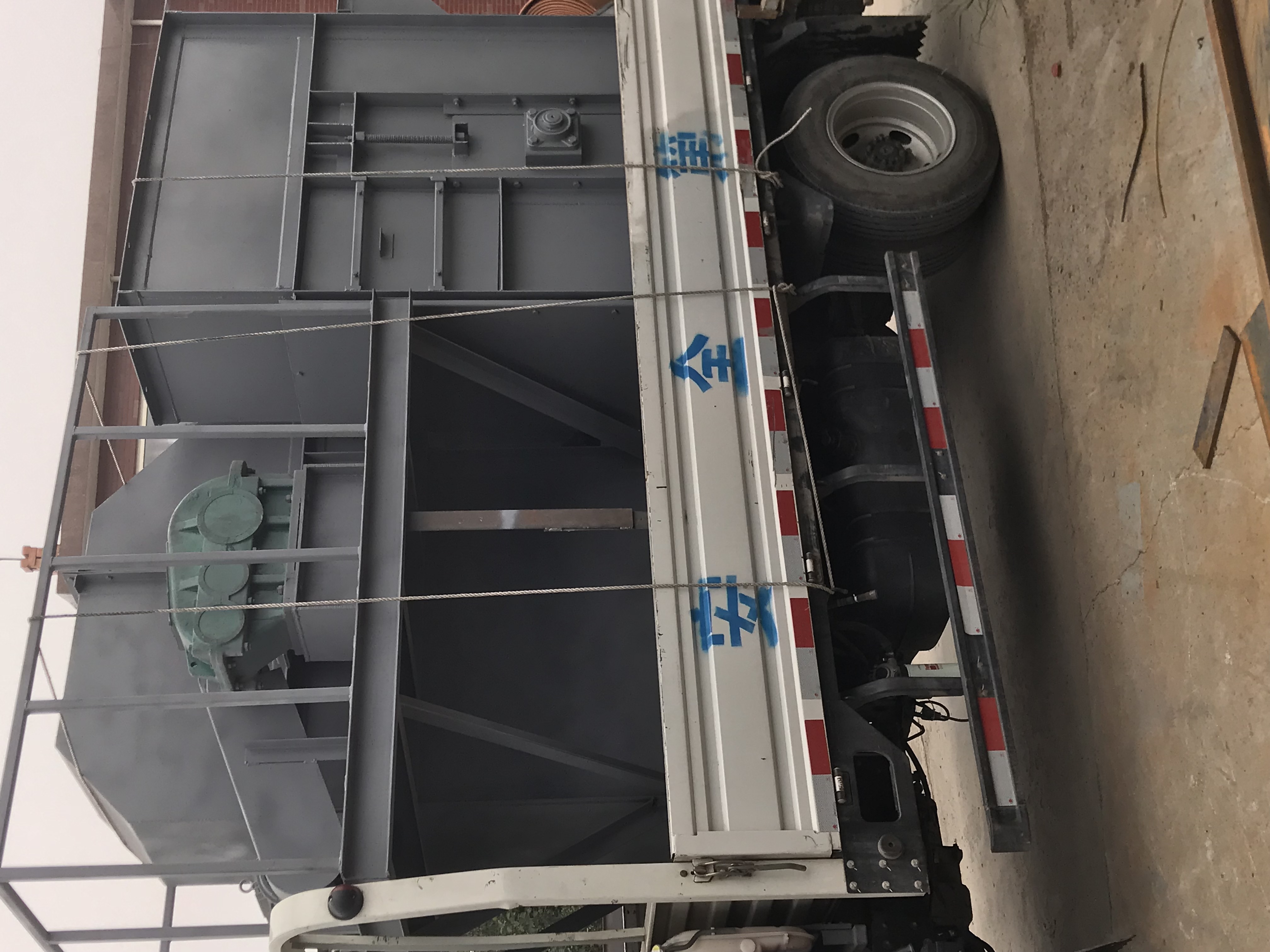 石渣礦用連續(xù)斗式提升上料機詳細解說