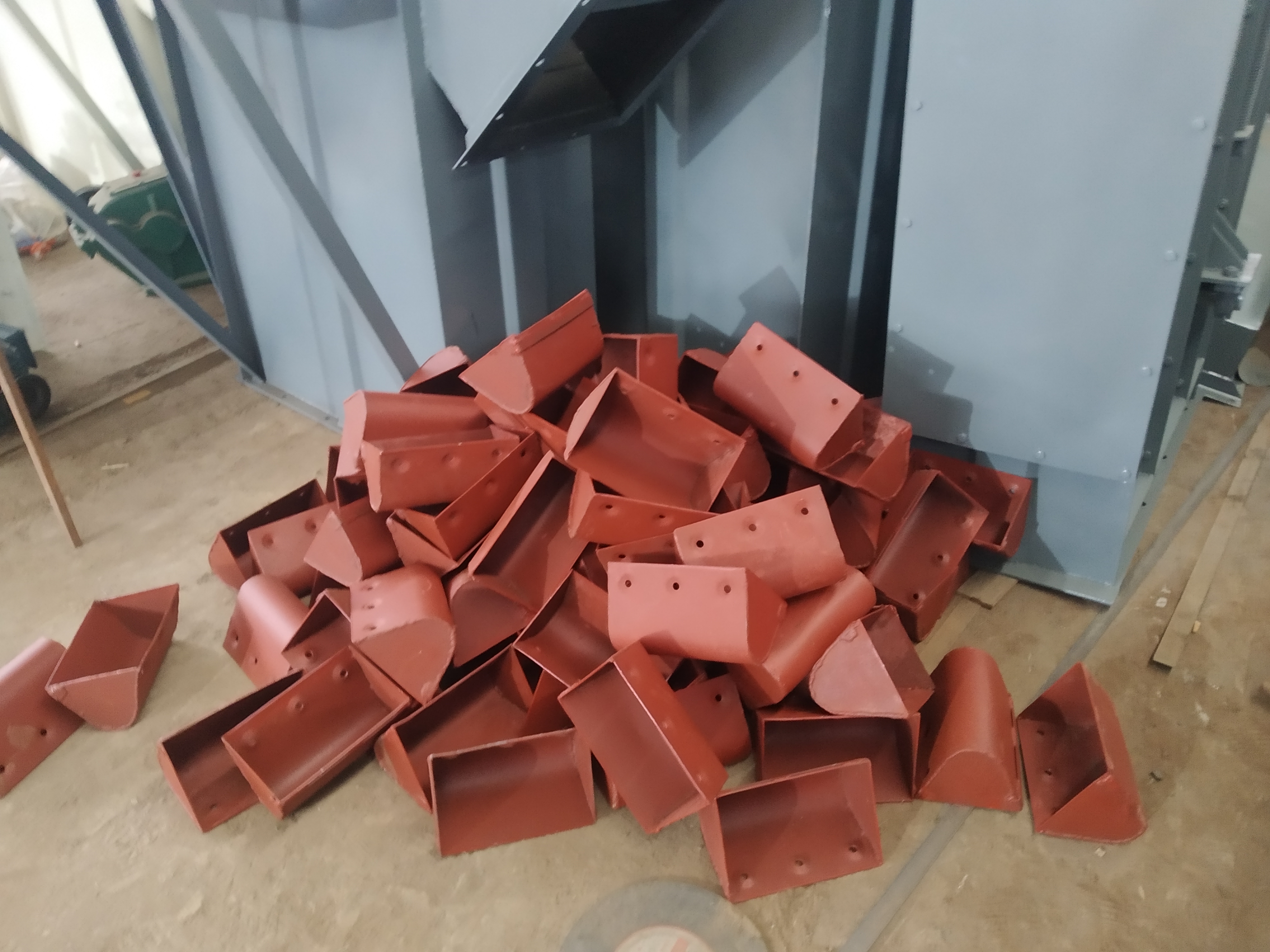 有機肥垂直上下提升機選擇TH、NE斗式提升機都可以