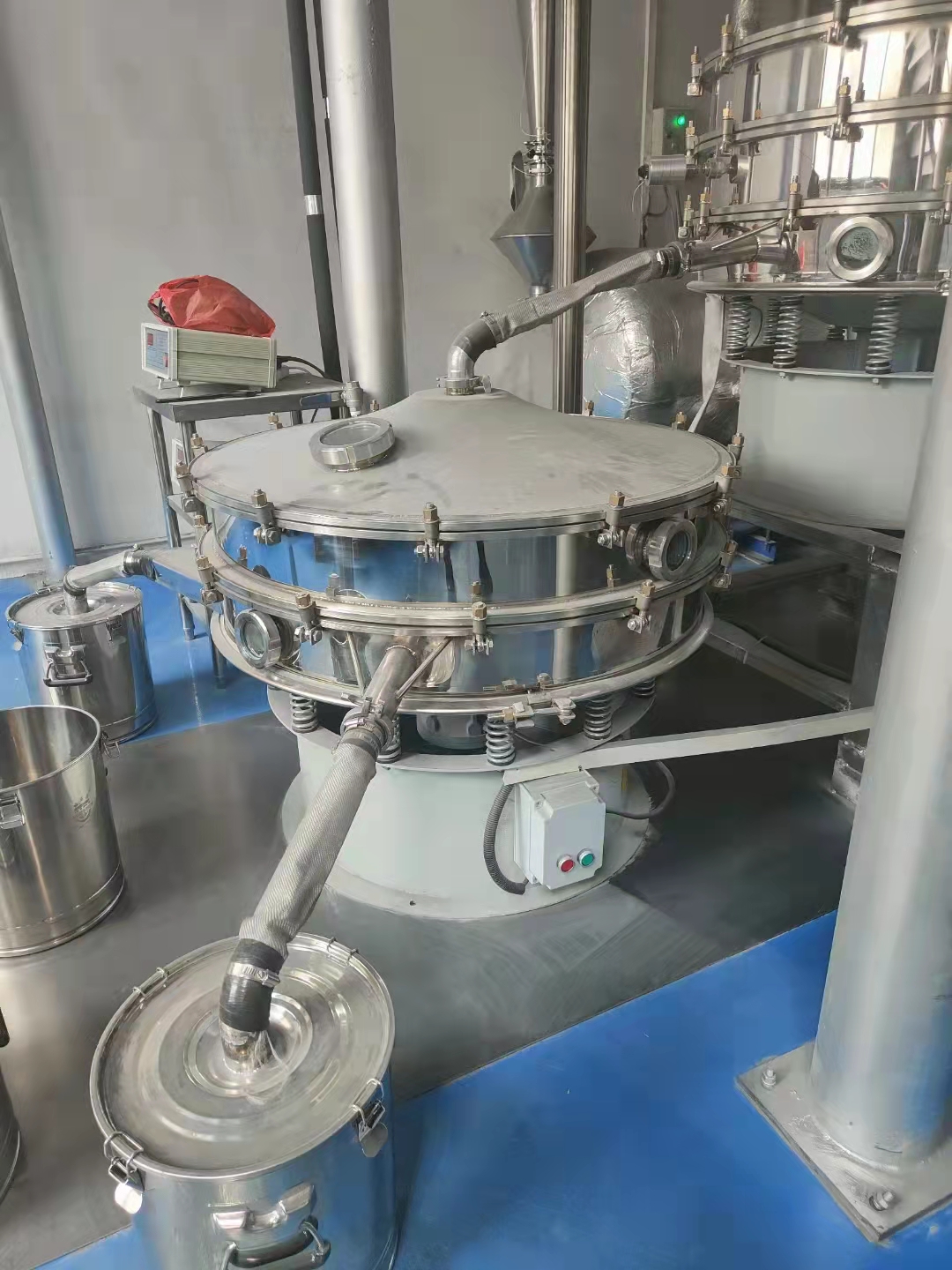 藥粉、食品制藥篩分機(jī)選擇圓形三次元振動(dòng)篩較好